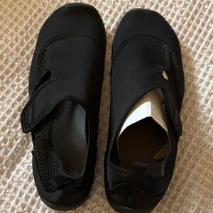 Women Black Water Shoes with Hook-and-Loop Closure